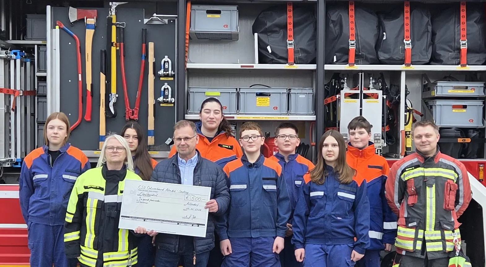 Spendenübergabe an die Jugendfeuerwehr